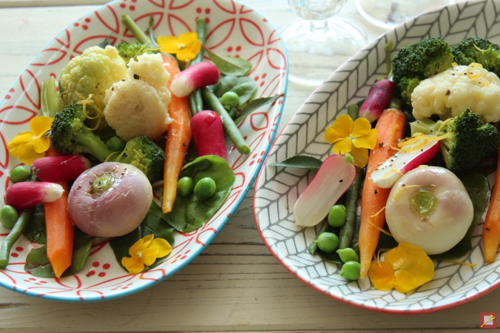 Bunter Salat mit Erbsen und Gemüse