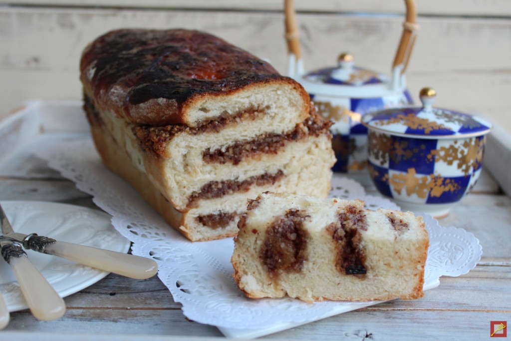 Yeast Roll with Nuts and Dried Fruits