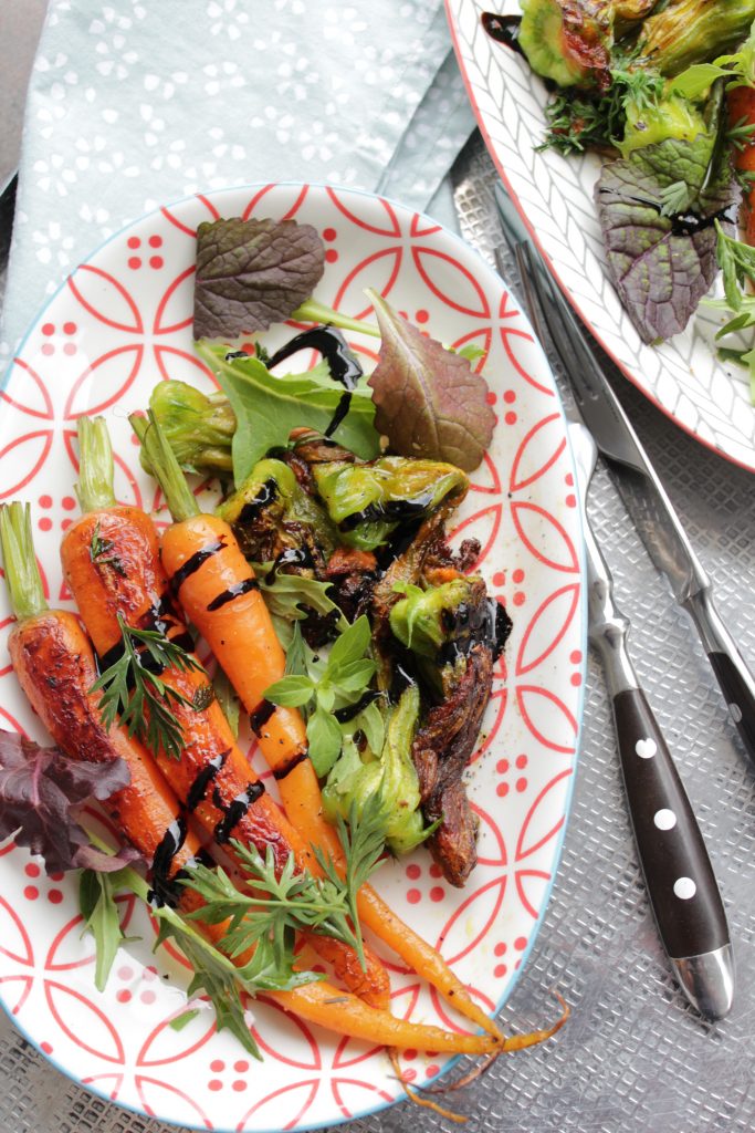 Karotten-Salat mit Zucchini-Blüten